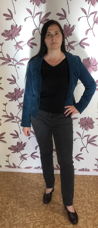 я в синем пиджаке рука вбок