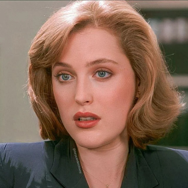 binge-watching-and-noticed-that-scully-almost-never-closes-v0-hlrq5sggaboc1-(1).webp