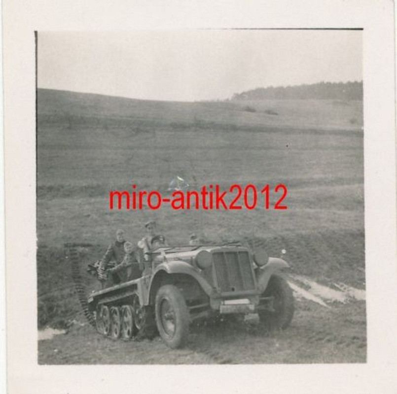 Foto, Wehrmacht, Mit der Halbkette im Gelände, E