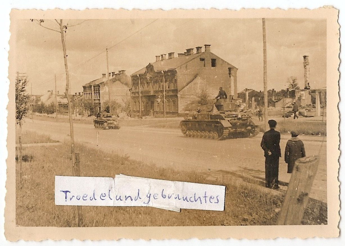 WW2 MILITÄR OSTFRONT DEUTSCHER PANZER STRAßENBIL