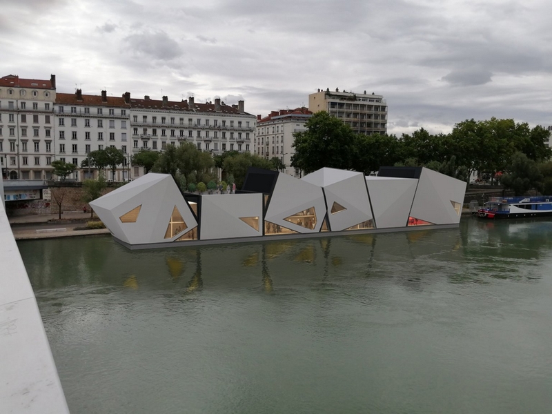 https://i.postimg.cc/FRmqZBTx/theatre-flottant.jpg