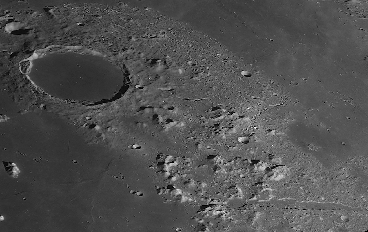 Moon session with red filter 23A and Dobson 406mm - Lunar