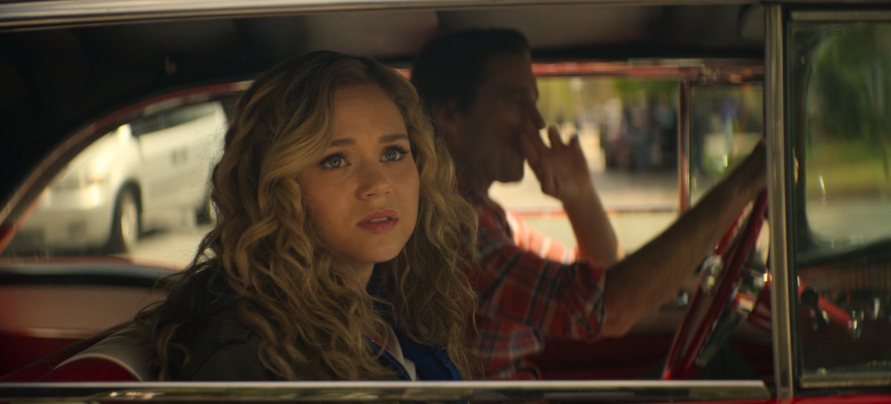 Stargirl.S01E01.1080p.BluRay.x264-BORDURE.mkv_snapshot_17.53_[2021.07.19_22.14.41]