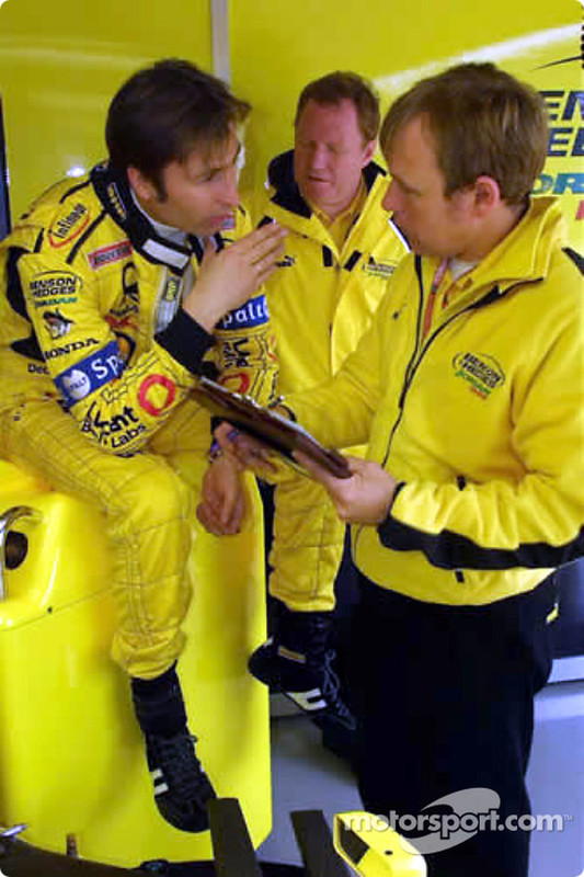 Temporada 2001 de Fórmula 1 F1-san-marino-gp-2001-heinz-harald-frentzen-and-engineers