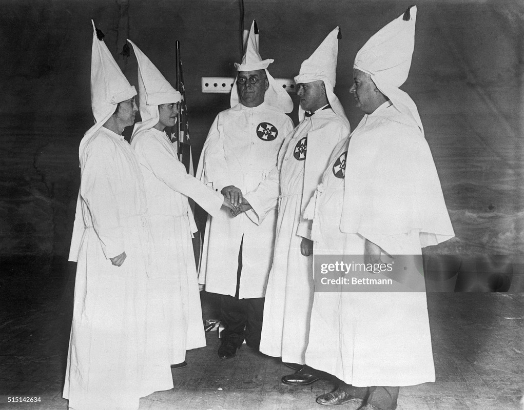 november-27th-1923-over-2-000-members-of-the-kkk-gather-v0-pc2pstydkv2c1
