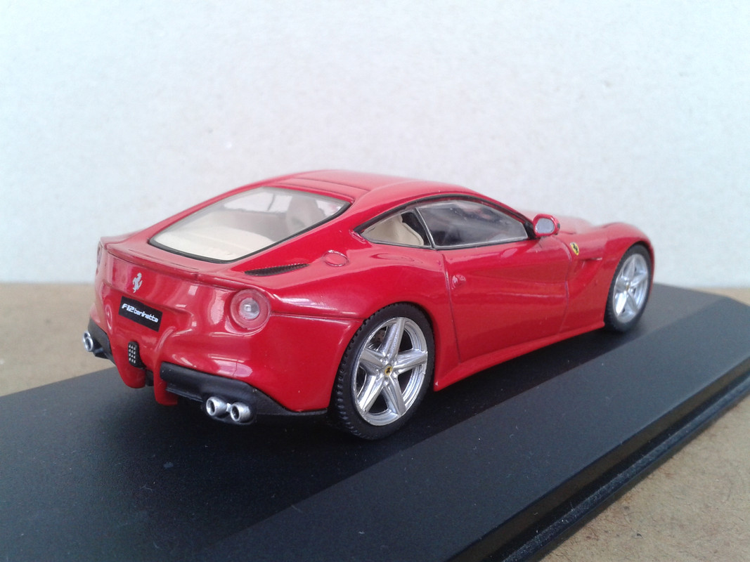 2012 Ferrari F12 Berlinetta (Ixo-nº 1 Ferrari GT Collection) (8)