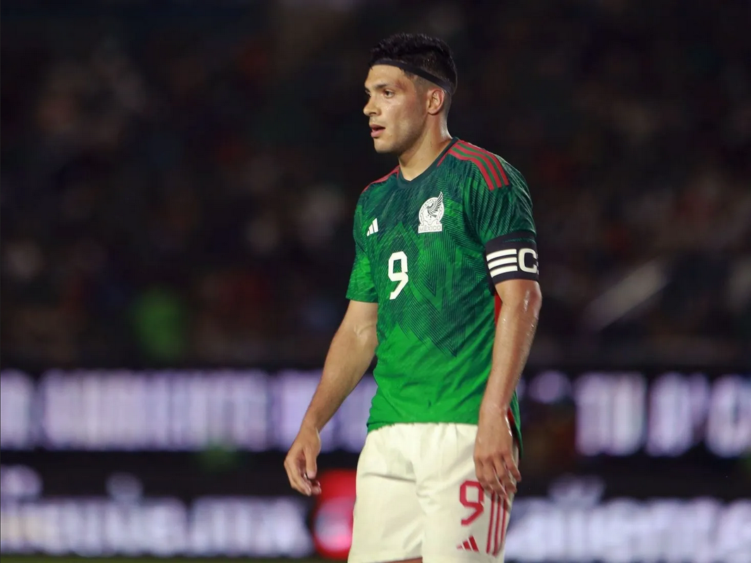 Jaime Lozano lanza advertencia a Raúl Jiménez tras no tirar a gol vs Ghana