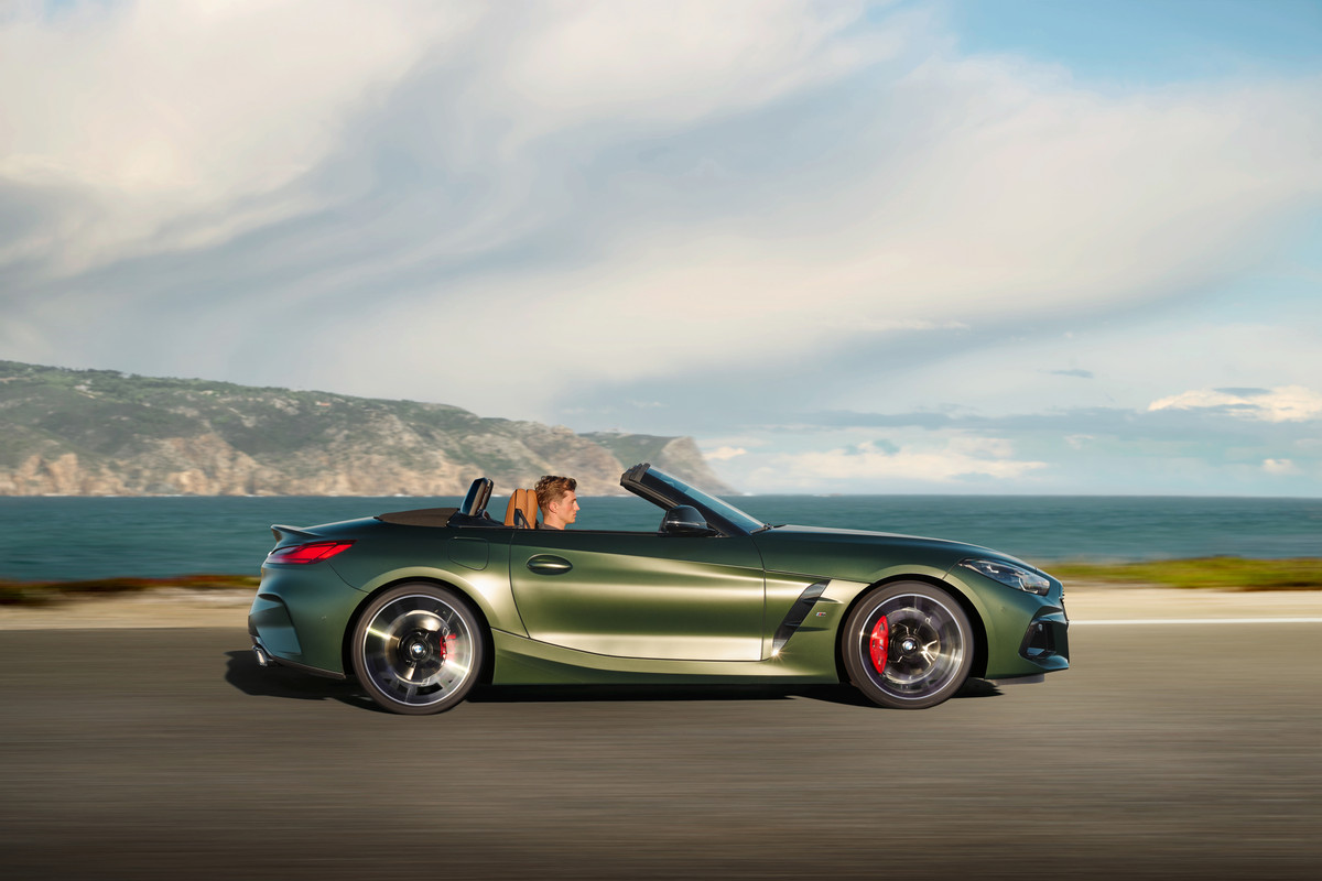 P90535750_highRes_the-bmw-z4-m40i-with