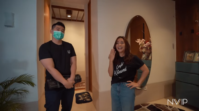 Chef Arnold diundang masak di rumah Nikita Willy dan Indra Priawan