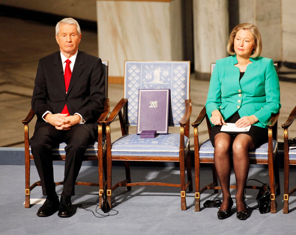 https://i.postimg.cc/FRwJyZKW/The-Empty-Chair-of-Nobel-Peace-Prize-Laureate-Liu-Xiaobo.jpg
