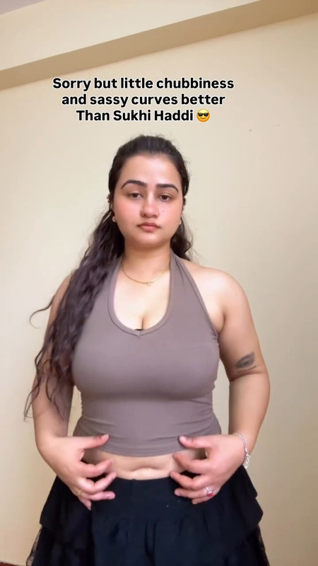 hot delhi girl deep big navel and boobs in grey tshirt mp4 snapshot 00 11 438