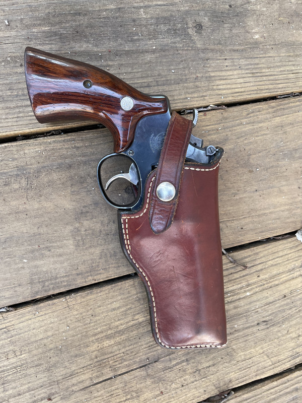 6CFC1711-FF32-4E19-A078-D4B9FA8ADCFC