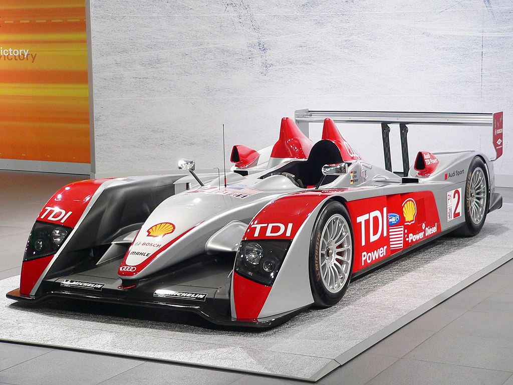 1024px-Neckarsulm-Audi-Forum-Audi-R10-TD