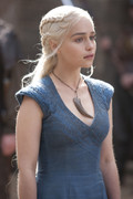 emilia-clarke-game-of-thrones-11