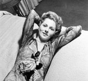 joan-fontaine-b07