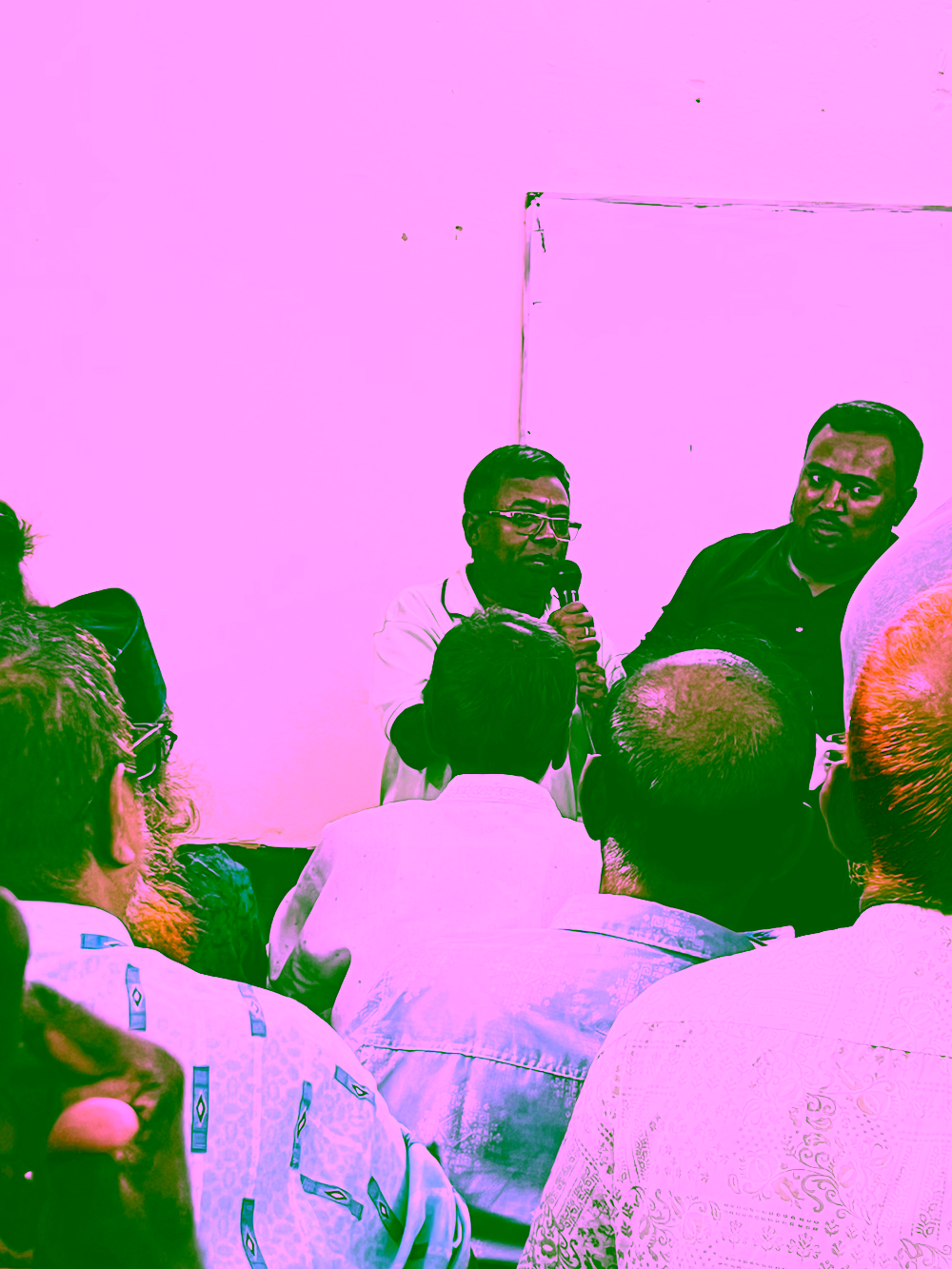 আলোচনা সভায় বক্তব্য রাখছেন ১৯৮১ ব্যাচের সাবেক শিক্ষার্থী মো. ফারুক হোসেন মৃধা