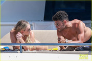 perrie-edwards-alex-oxlade-chamberlain-august-2020-58