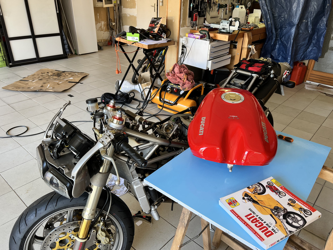 AACD0397-A0DE-4DE3-B32F-092B437DBDF9