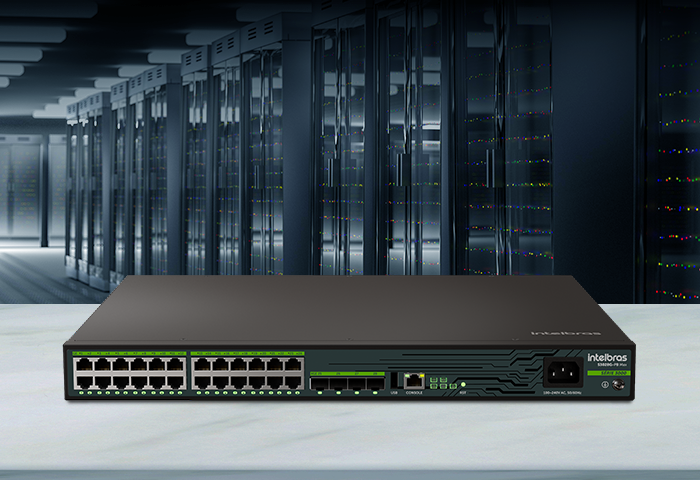 Vista traseira do Switch Intelbras S3028G-PB Max com as entradas das fontes redundantes.