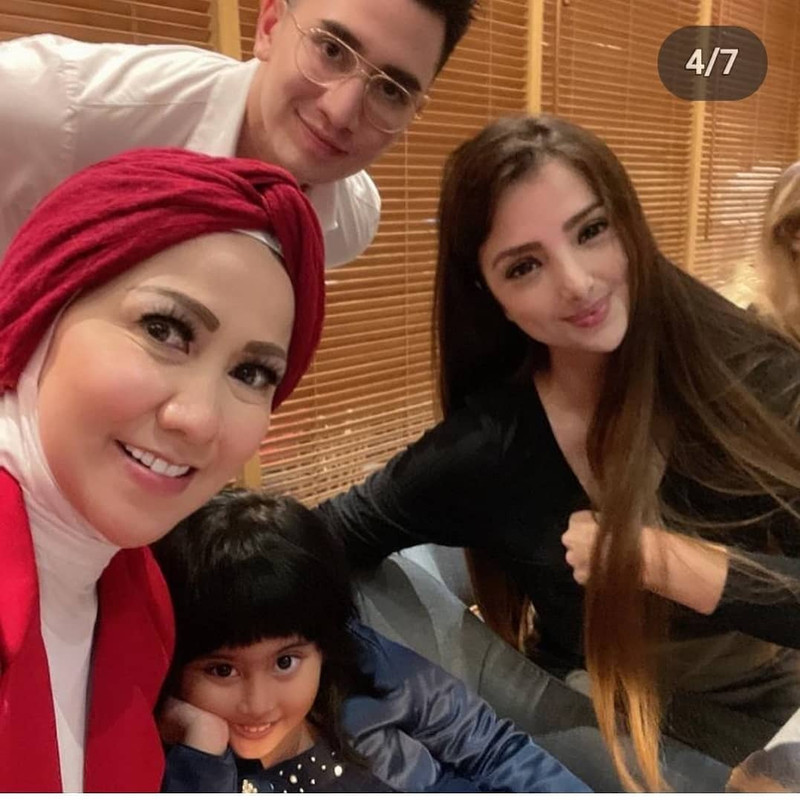 Pertemuan Sarah Samantha bersama keluarga Verrell Bramasta