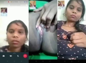 xxnxx video Desi Bhabhi Shows Pussy On VC