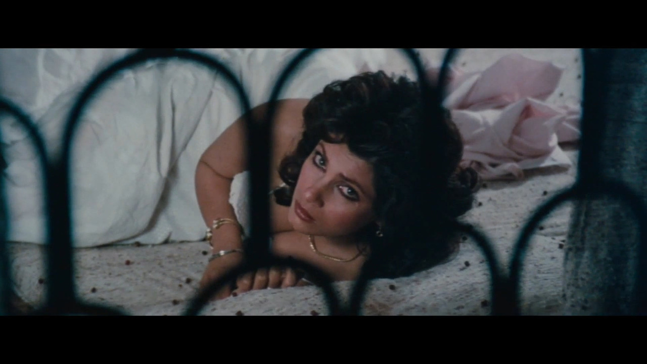 Dimple Kapadia Boob Show - Janbaaz.mp4_20201213_123234.411