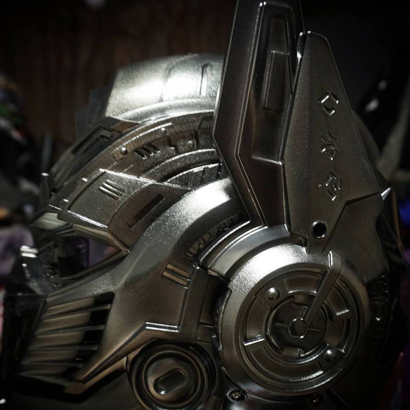 The-Last-Knight-Limited-Voice-Helmet-02