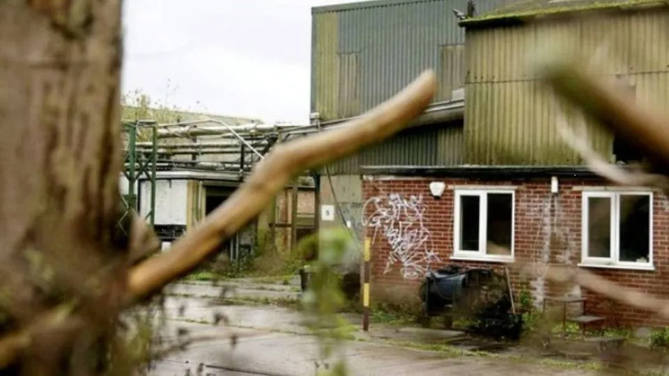 Virus de las vacas locas en una fábrica abandonada causa temor en Reino Unido