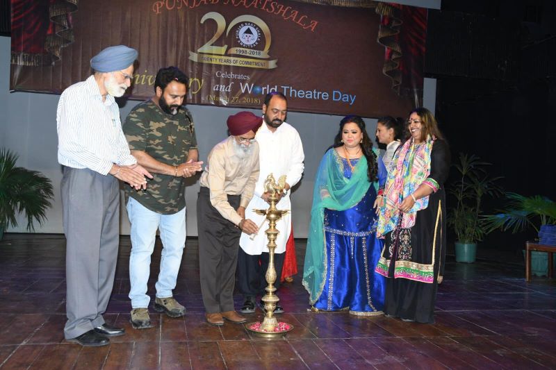 Jatinder Brar, Actor Hardeep Gill, Poet Surjit Patar, Playwright Kewal Dhaliwal, Comedian Bharti Singh, Punjabi actor Anita Devgan at Punjab Naatshaala, Amritsar on World Thearter Day.