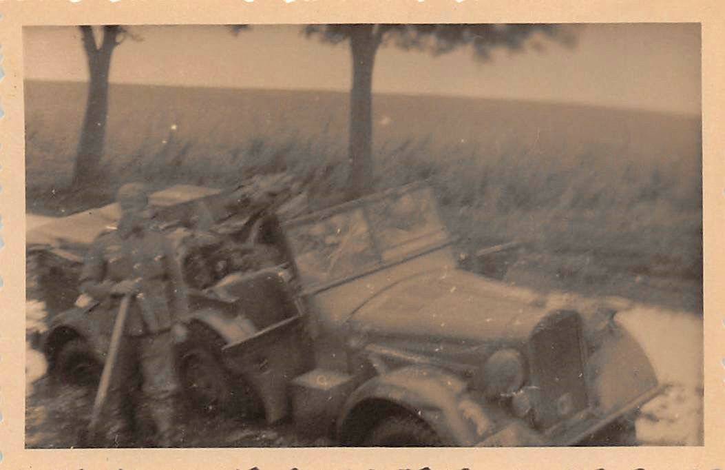 Kübelwagen mit Divisionzeichen 24. Inft. Division Tscherkassy Ukraine Ostfront