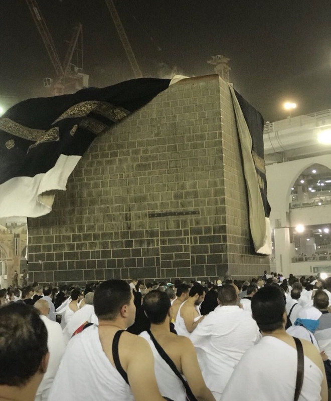 ثياب جديدة للكعبة المشرفة ​