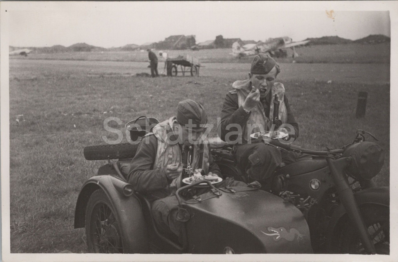 Foto (JG 1) Katwijk NLD Focke Wulf Fw 190 Krad Gespann Enblem 1
