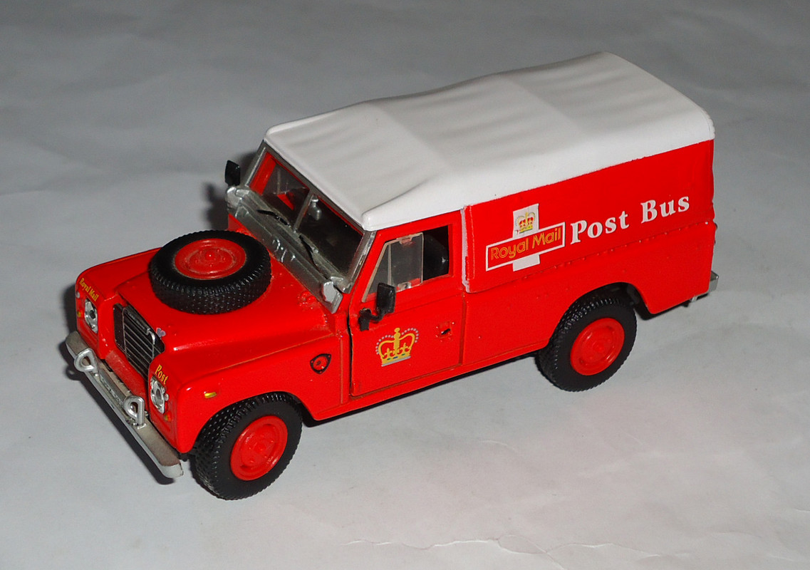 Land-Rover-Defender-109 (series III) Royal Mail