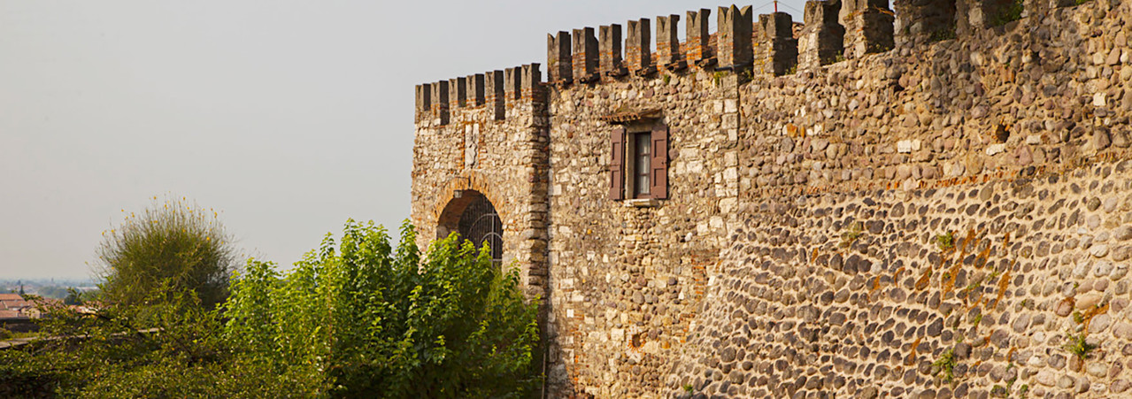 [Image: Castellodi-Bornato-esterno.jpg]