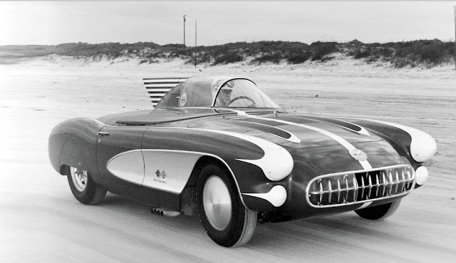 pour se rincer l'oeil - Page 3 1957-Chevy-Corvette-Style-Dept-at-Daytona-Accel-Trials-2