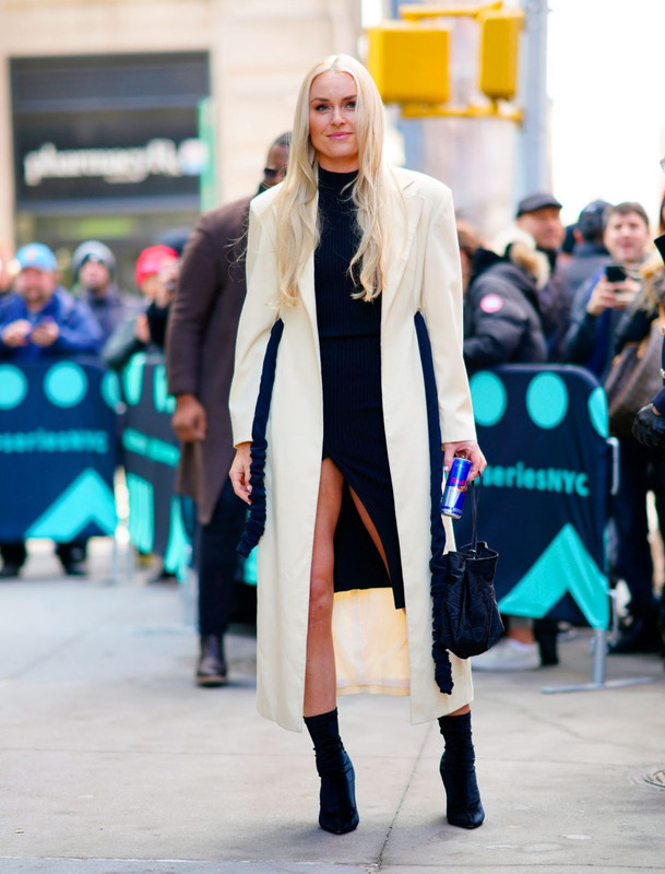 Lindsey-Vonn-Sexy-UpskirtStars.com-6-1024x1374 (7)
