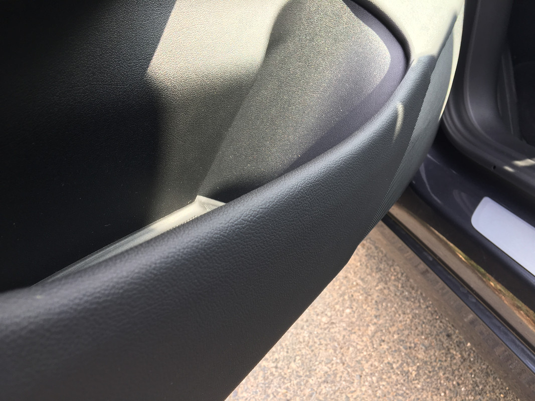 Accessoire Tesla Model 3 - Protection porte pied plastique-6