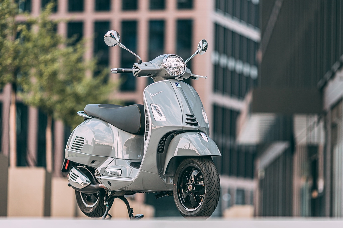 Modern Vespa : Rizoma, Öhlins and Brembo for 2019/20 Vespa GTS 300 HPE