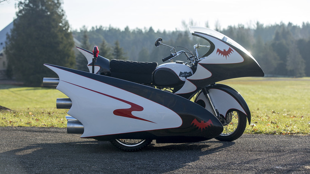 Копию BatCycle 1960-х выставили на аукцион