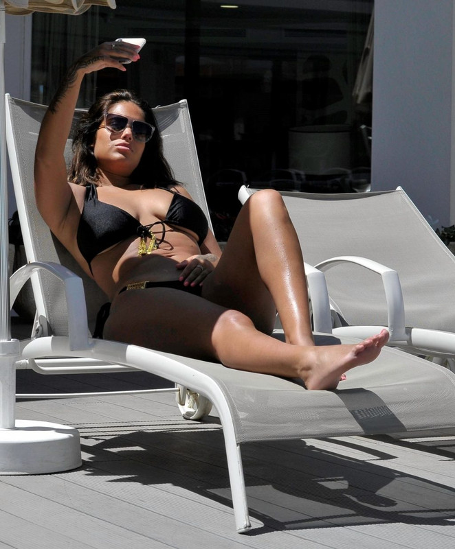 Malin-Andersson-upskirtSTARS.com (2)