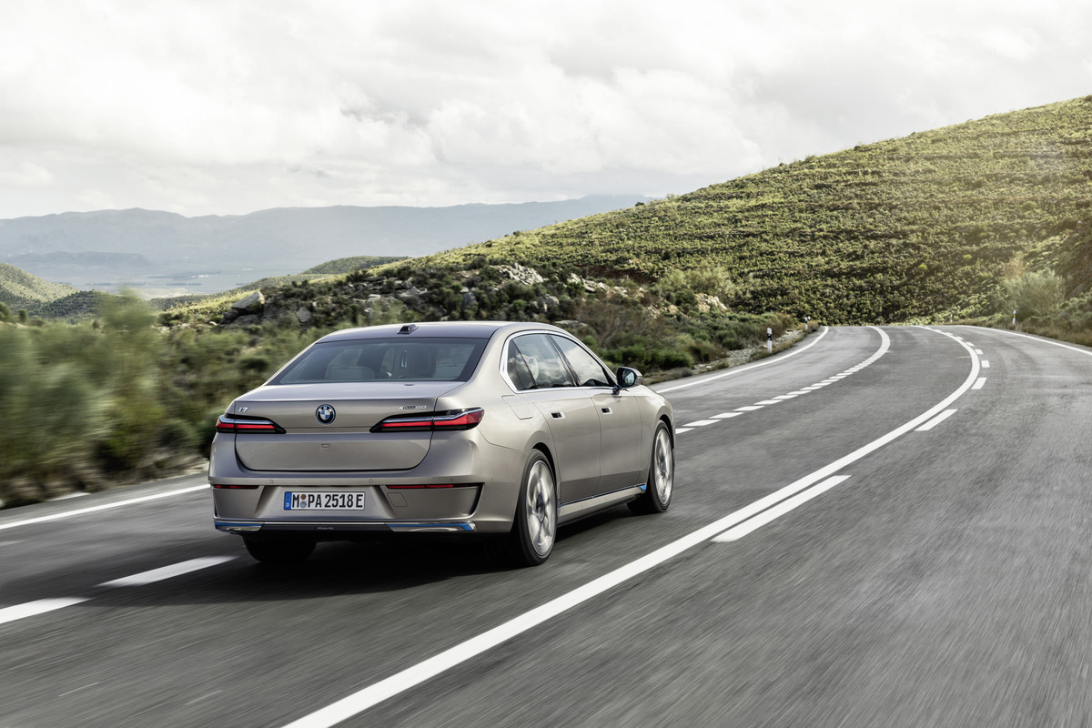P90458206_highRes_the-new-bmw-i7-xdriv