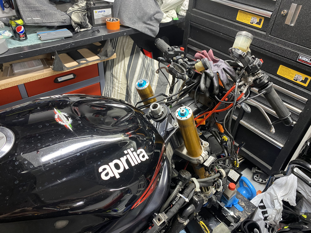 095694C8-F8FC-402C-9362-8F98E4037F34