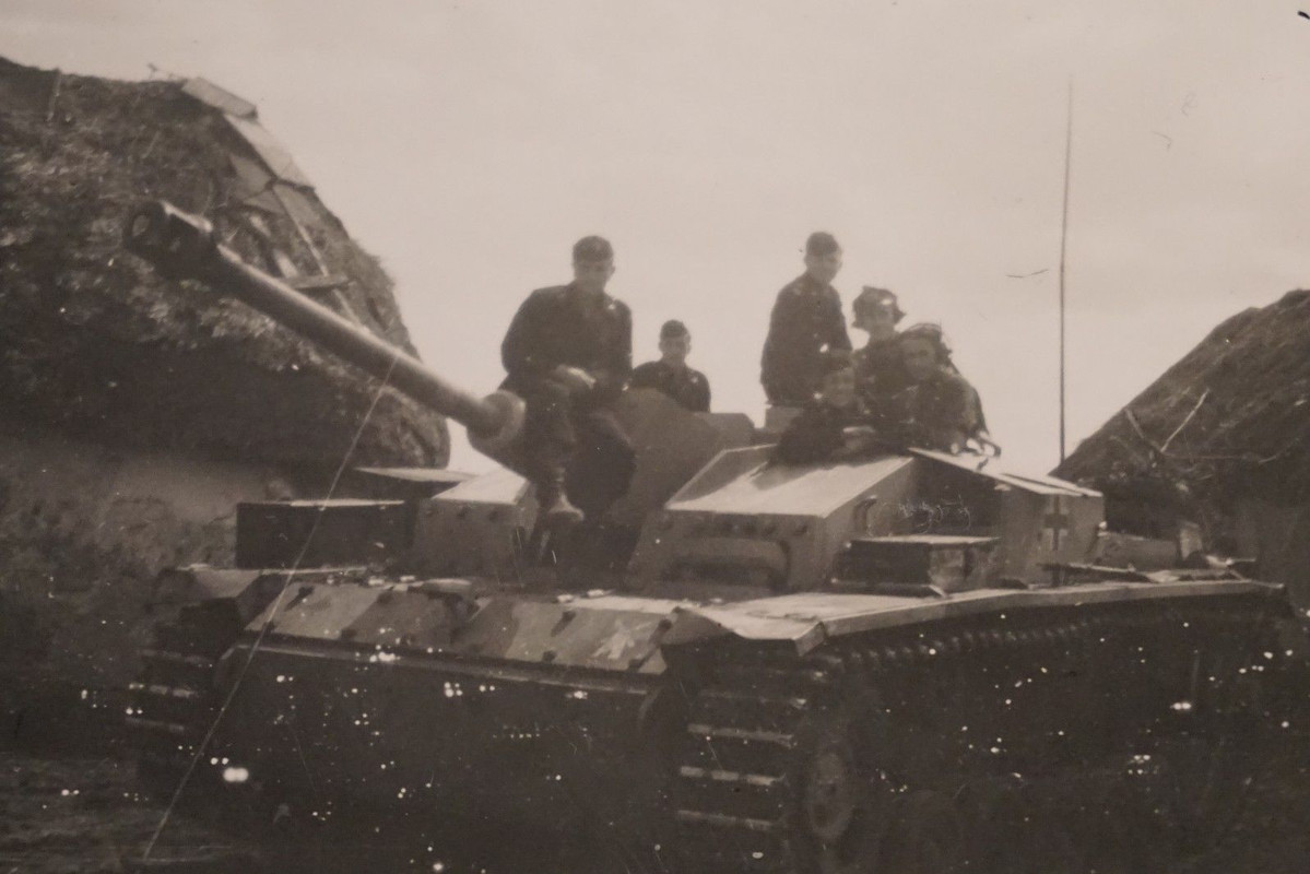 Panzer Sturmgeschütz um 1943 ! Orig. Foto Schürze mit aufgemalte