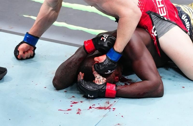 Деметриъс Джонсън към Адесаня: Човече, няма нужда да се биеш, по дяволите