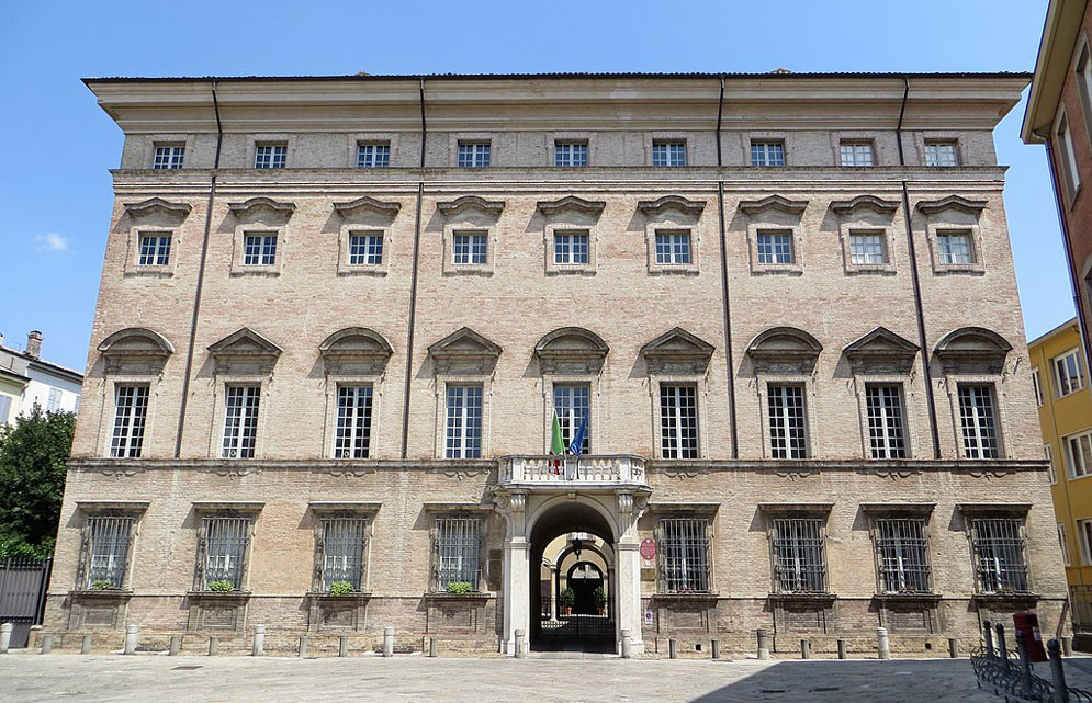 1024px-Palazzo-Pallavicino-Parma-facciata-1-2018-08-04