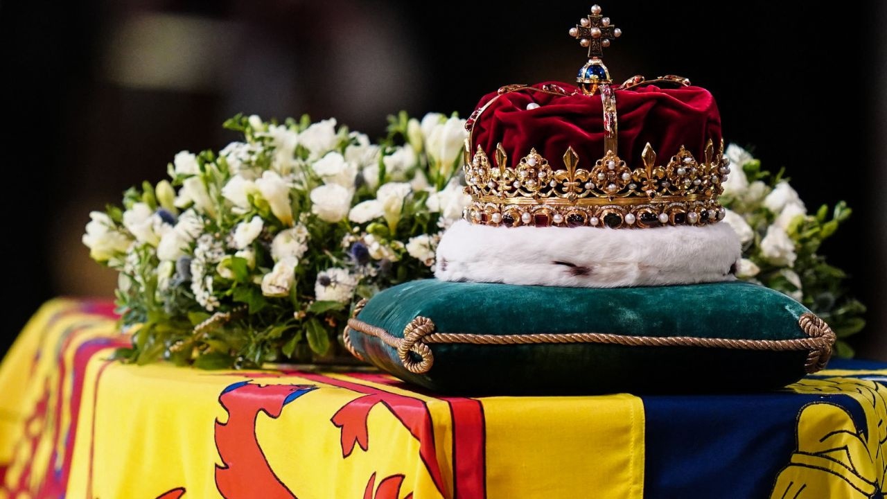 Negocios cerrarán por funeral de la Reina Isabel II