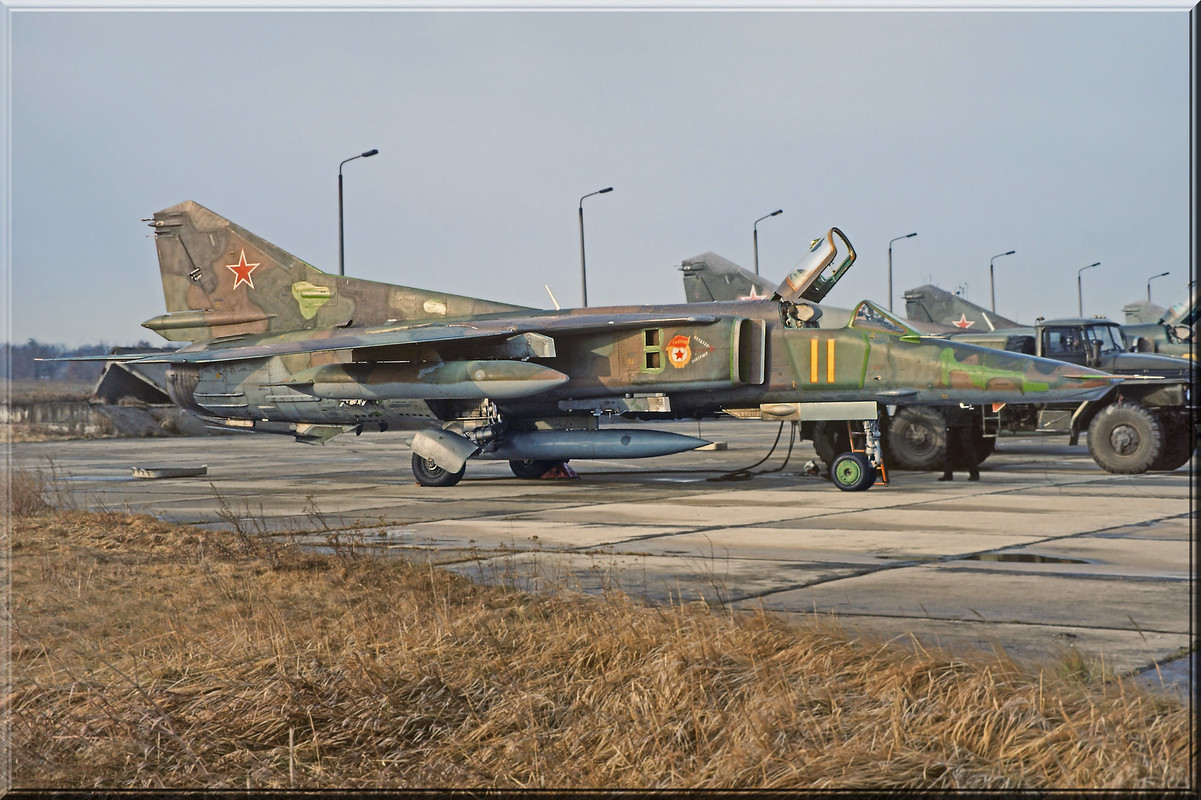 19 GvAPIB Mig-27D Yellow 11_61912556190 (4)