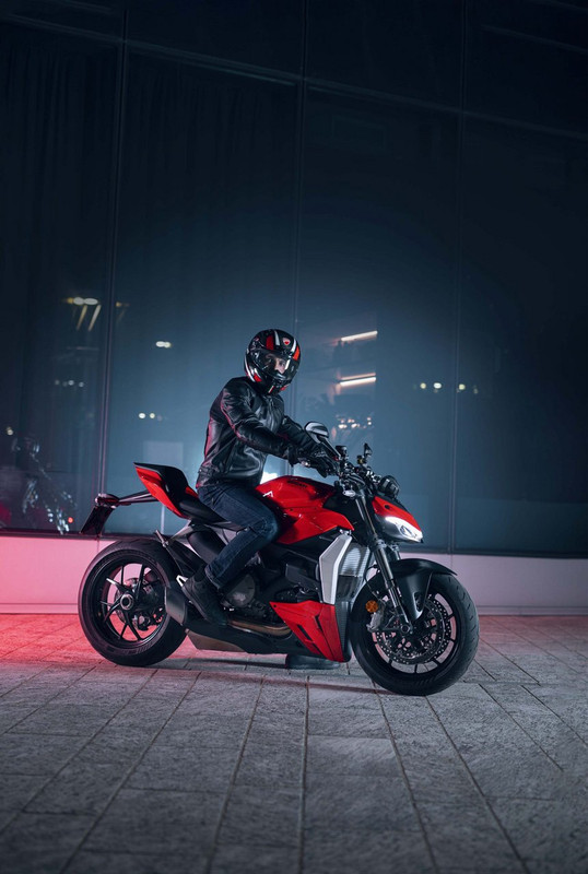 Новый мотоцикл Ducati Streetfighter V2 2022