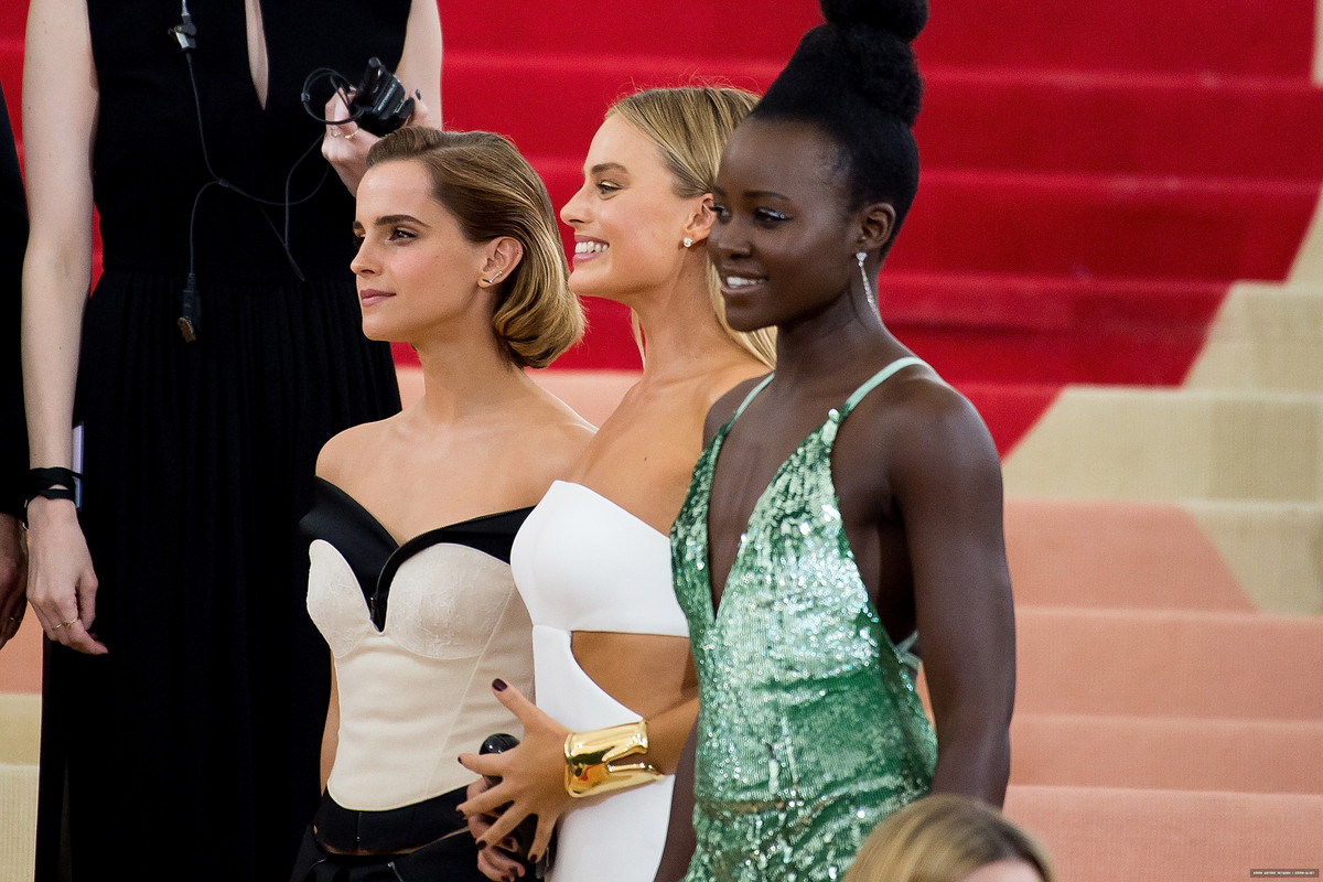 emmawatson-updates.com (323)