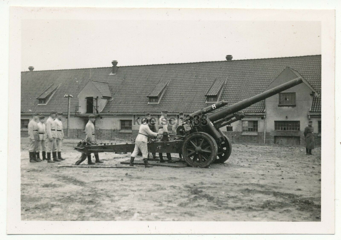Foto schwere Feldhaubitze 18 in Feuerstellung Wehrmacht Artillerie Geschütz